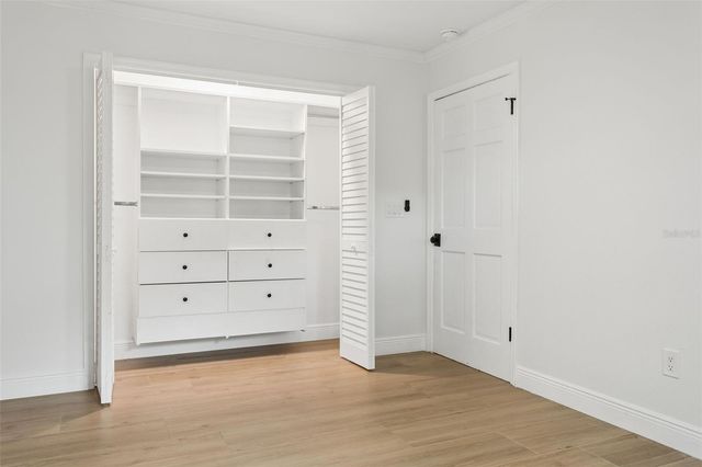 1046 SYLVIA LANE, Tampa, FL 33613