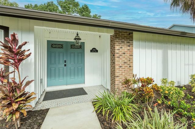 1046 SYLVIA LANE, Tampa, FL 33613