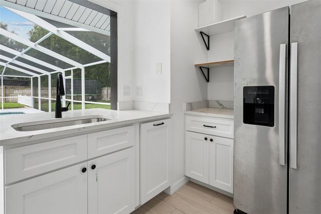 1046 SYLVIA LANE, Tampa, FL 33613
