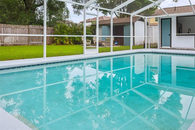 1046 SYLVIA LANE, Tampa, FL 33613