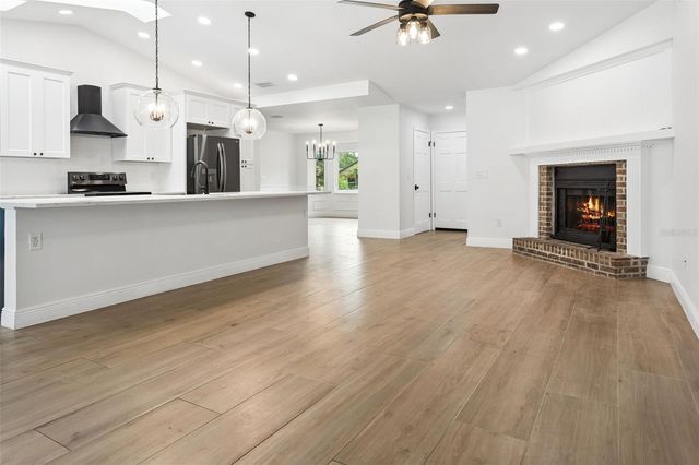 1046 SYLVIA LANE, Tampa, FL 33613
