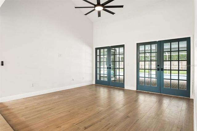 1046 SYLVIA LANE, Tampa, FL 33613