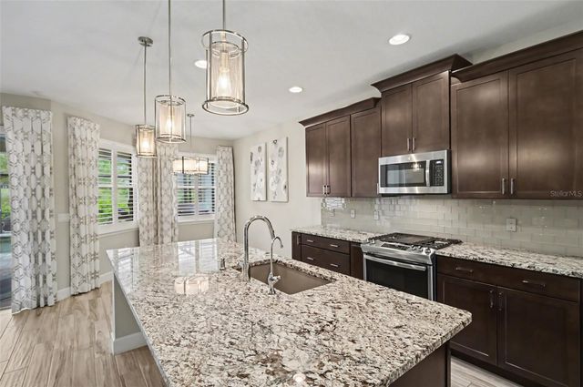 1011 VICTORIA HILLS DRIVE S, Deland, FL 32724