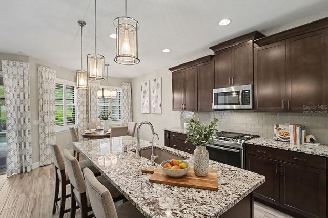 1011 VICTORIA HILLS DRIVE S, Deland, FL 32724