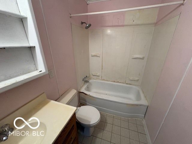 2025 S Lazy Creek Drive, Muncie, IN 47302