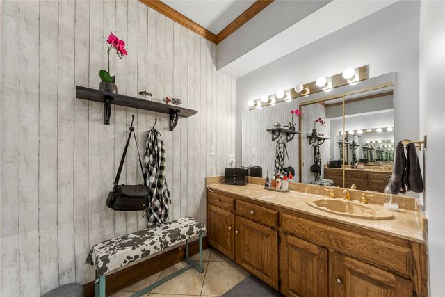 5601 Burgundy Drive, Greenville, TX 75402