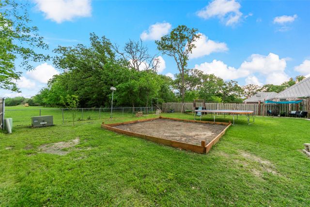 5601 Burgundy Drive, Greenville, TX 75402