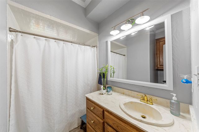 5601 Burgundy Drive, Greenville, TX 75402