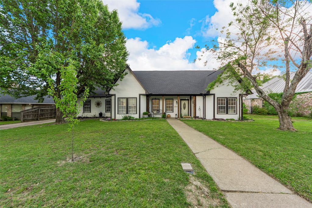 5601 Burgundy Drive, Greenville, TX 75402