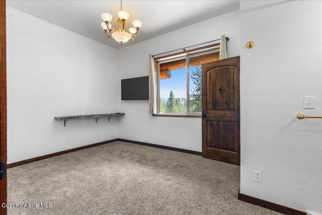 5239 E DODD RD, Hayden, ID 83835