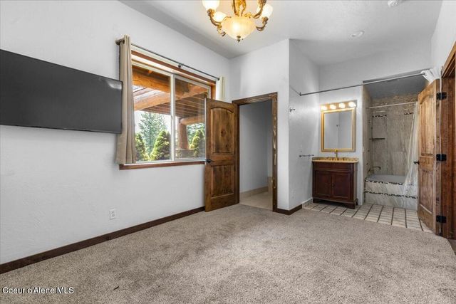 5239 E DODD RD, Hayden, ID 83835