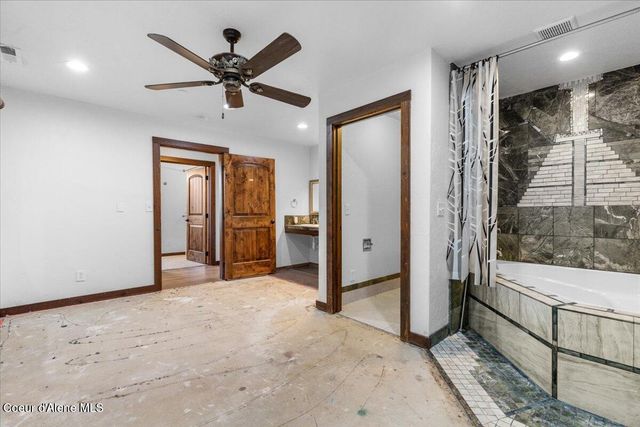 5239 E DODD RD, Hayden, ID 83835