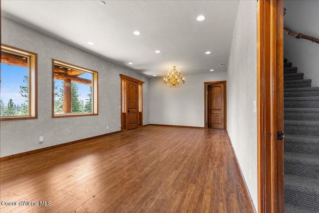 5239 E DODD RD, Hayden, ID 83835
