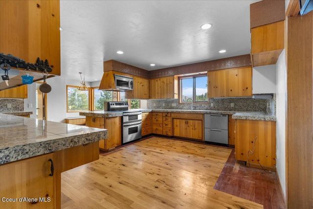 5239 E DODD RD, Hayden, ID 83835