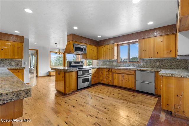 5239 E DODD RD, Hayden, ID 83835