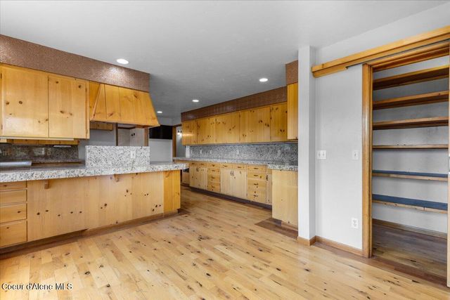 5239 E DODD RD, Hayden, ID 83835