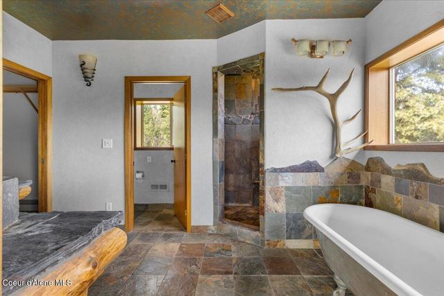 5239 E DODD RD, Hayden, ID 83835