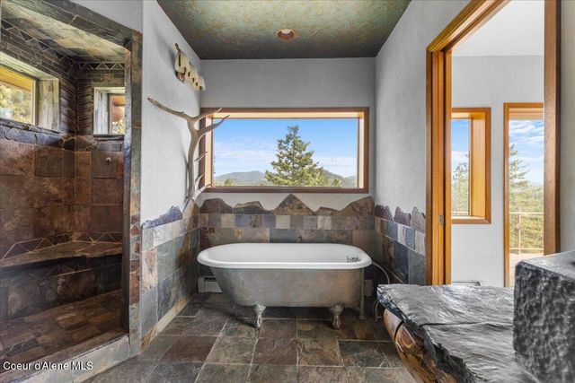 5239 E DODD RD, Hayden, ID 83835