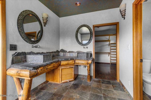 5239 E DODD RD, Hayden, ID 83835