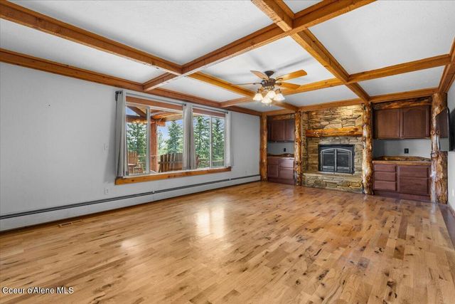 5239 E DODD RD, Hayden, ID 83835