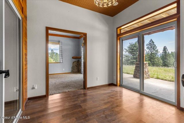 5239 E DODD RD, Hayden, ID 83835