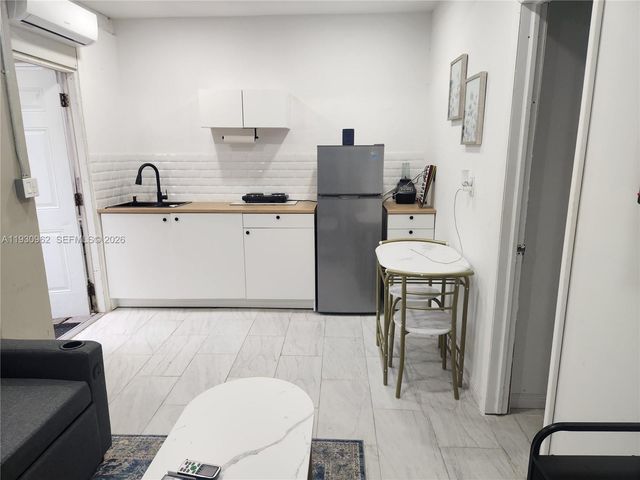 1385 NE 133rd St -, North Miami, FL 33161