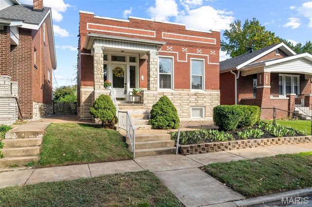 4623 Rosa Avenue, St Louis, MO 63116