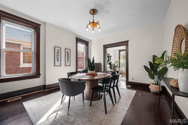 4623 Rosa Avenue, St Louis, MO 63116