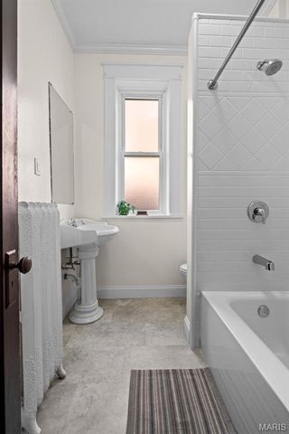 4623 Rosa Avenue, St Louis, MO 63116