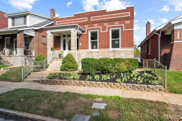 4623 Rosa Avenue, St Louis, MO 63116