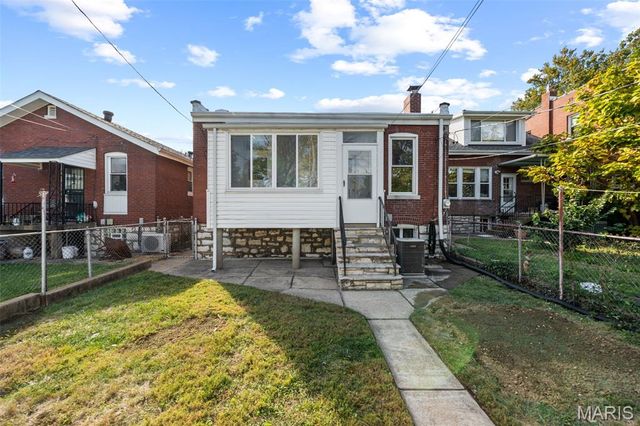 4623 Rosa Avenue, St Louis, MO 63116