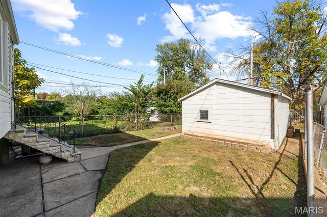 4623 Rosa Avenue, St Louis, MO 63116
