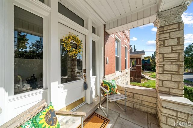 4623 Rosa Avenue, St Louis, MO 63116