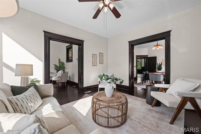 4623 Rosa Avenue, St Louis, MO 63116