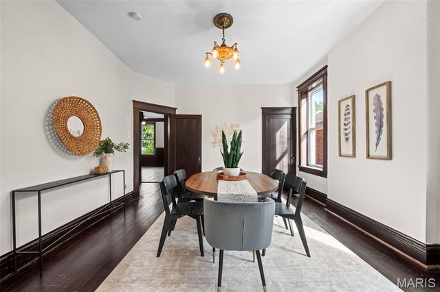 4623 Rosa Avenue, St Louis, MO 63116