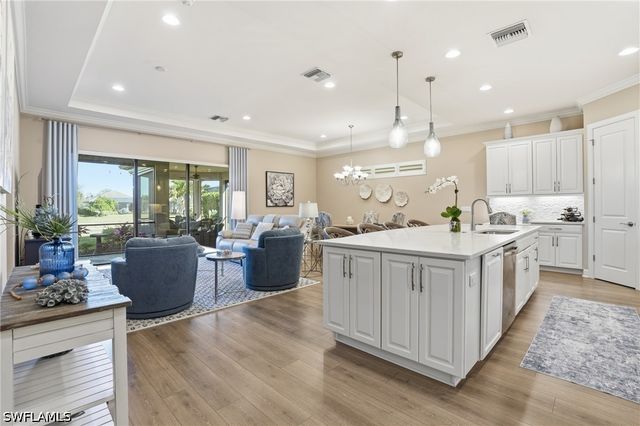 8665 Dilillo CT, Naples, FL 34119