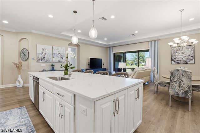 8665 Dilillo CT, Naples, FL 34119
