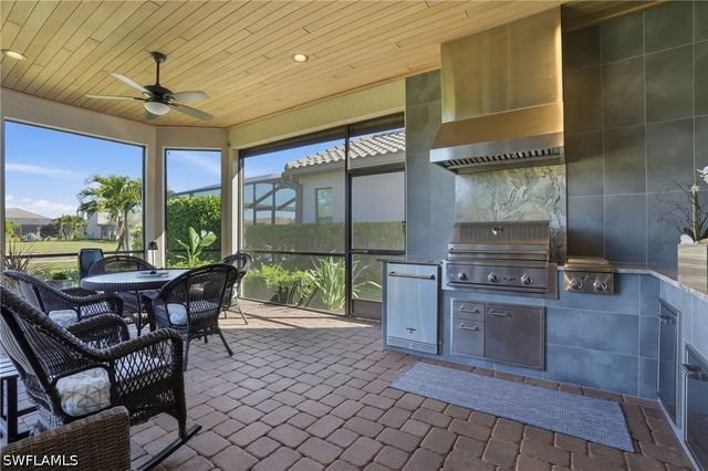 8665 Dilillo CT, Naples, FL 34119