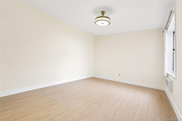 28-02 Parsons Boulevard 4E, Flushing, NY 11354