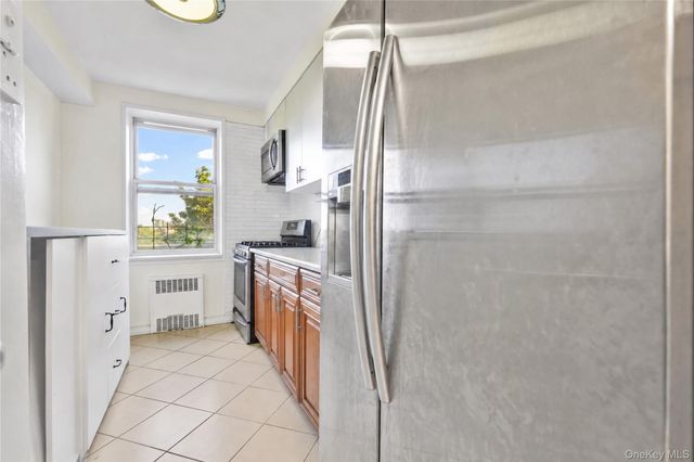28-02 Parsons Boulevard 4E, Flushing, NY 11354
