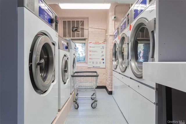 28-02 Parsons Boulevard 4E, Flushing, NY 11354