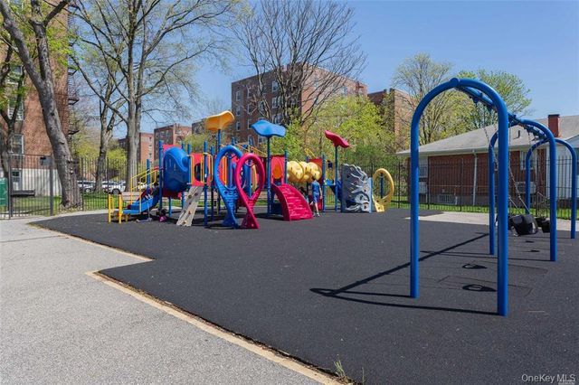 28-02 Parsons Boulevard 4E, Flushing, NY 11354