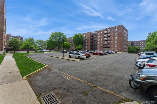 28-02 Parsons Boulevard 4E, Flushing, NY 11354