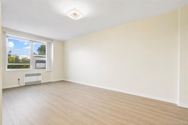 28-02 Parsons Boulevard 4E, Flushing, NY 11354