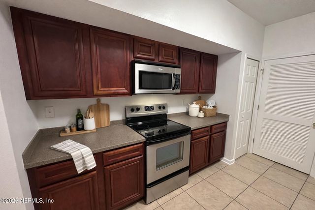 8227 LOBSTER BAY Court 106, Jacksonville, FL 32256