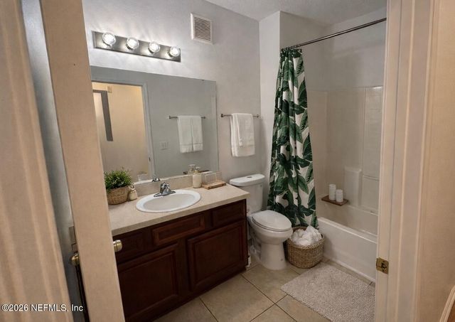 8227 LOBSTER BAY Court 106, Jacksonville, FL 32256