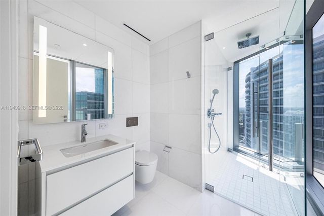 300 Biscayne Boulevard Way 4507W, Miami, FL 33131