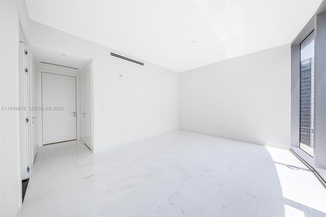 300 Biscayne Boulevard Way 4507W, Miami, FL 33131