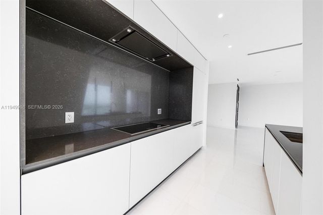 300 Biscayne Boulevard Way 4507W, Miami, FL 33131