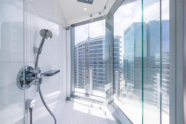 300 Biscayne Boulevard Way 4507W, Miami, FL 33131